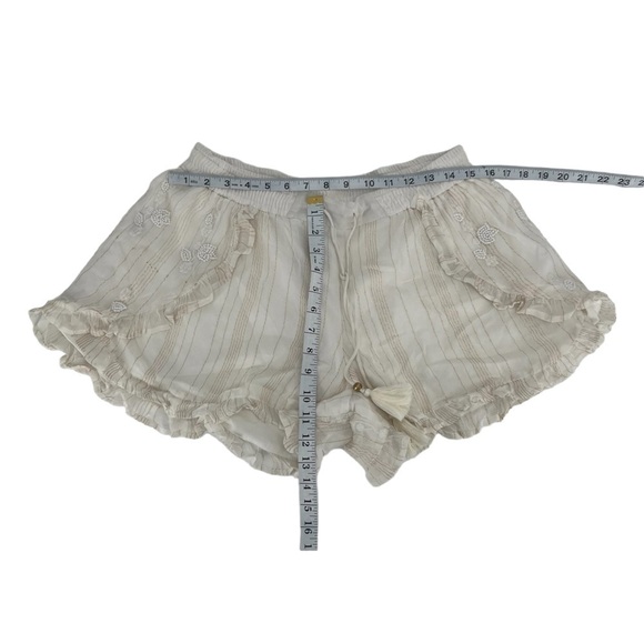 Chloe Oliver White Gold Flowy Paper Bag Shorts Size Medium Women’s - Picture 4 of 6